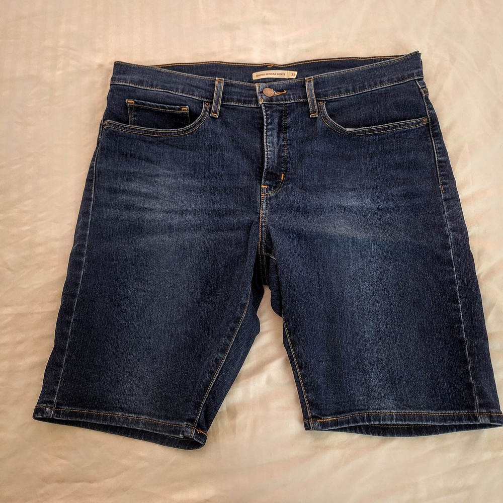 Levis Bermuda Shaping Shorts, Size 33, Mid rise, Dark Wash
